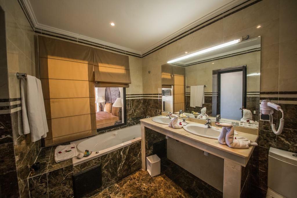 Hotel Des Iles Ес-Сувейра Екстер'єр фото